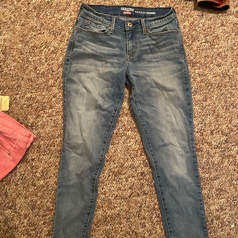 Levi’s size 27 skinny jeans